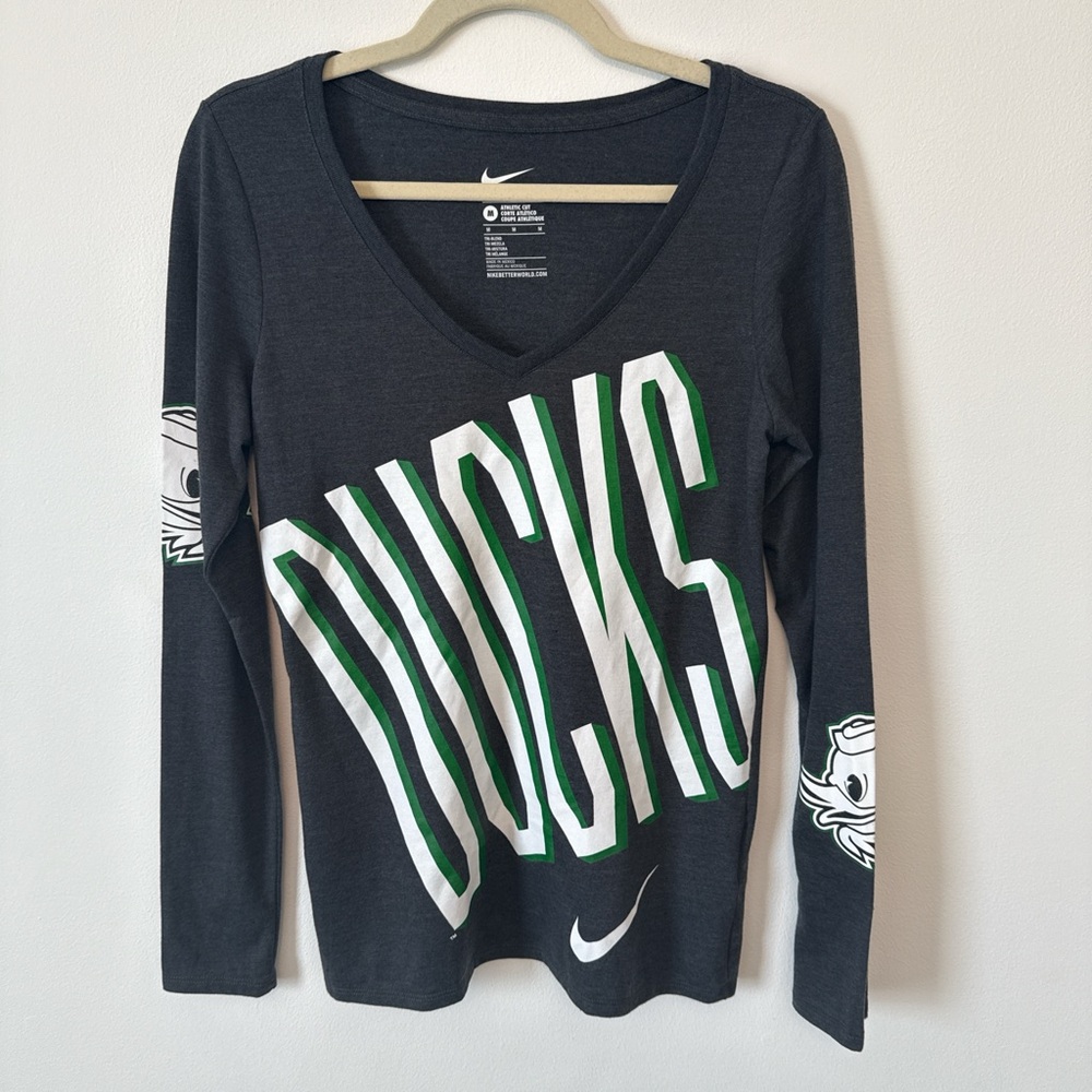 Nike Oregon Ducks Long Sleeve V-Neck Graphic Tee Women's Medium Black NCAA